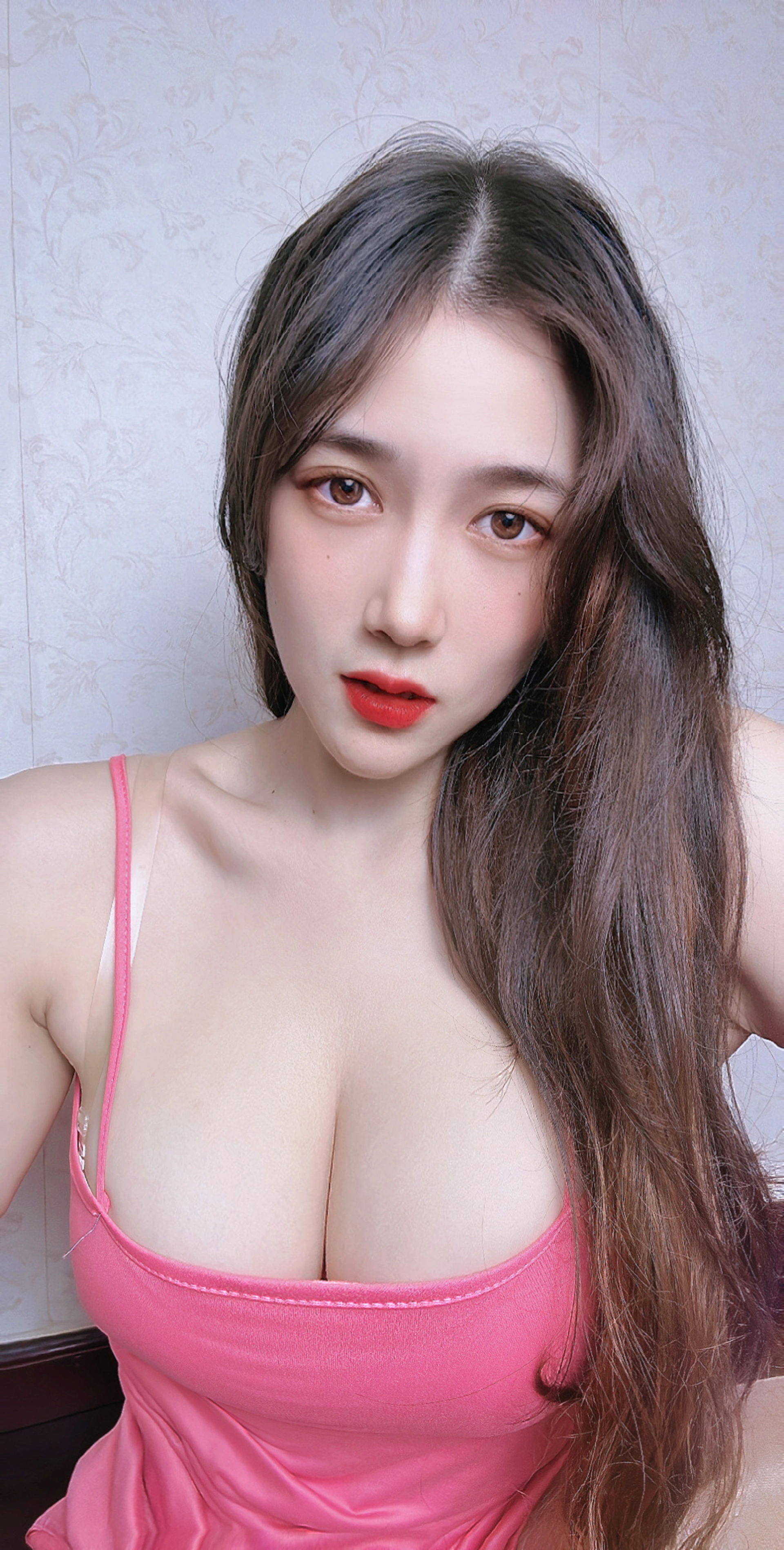016.可可西yyy – 微密圈系列 粉红吊带裙 1